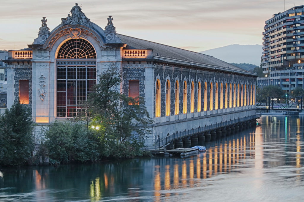 le bâtiment des forces motrices qui offre des avantages aux élèves du conservatoire populaire
